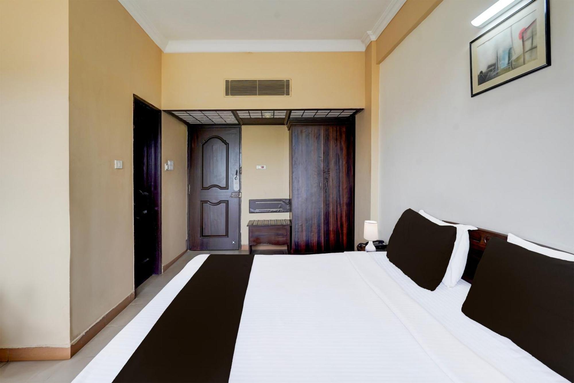 Hotel Super Townhouse Koyambedu Madrás Exterior foto