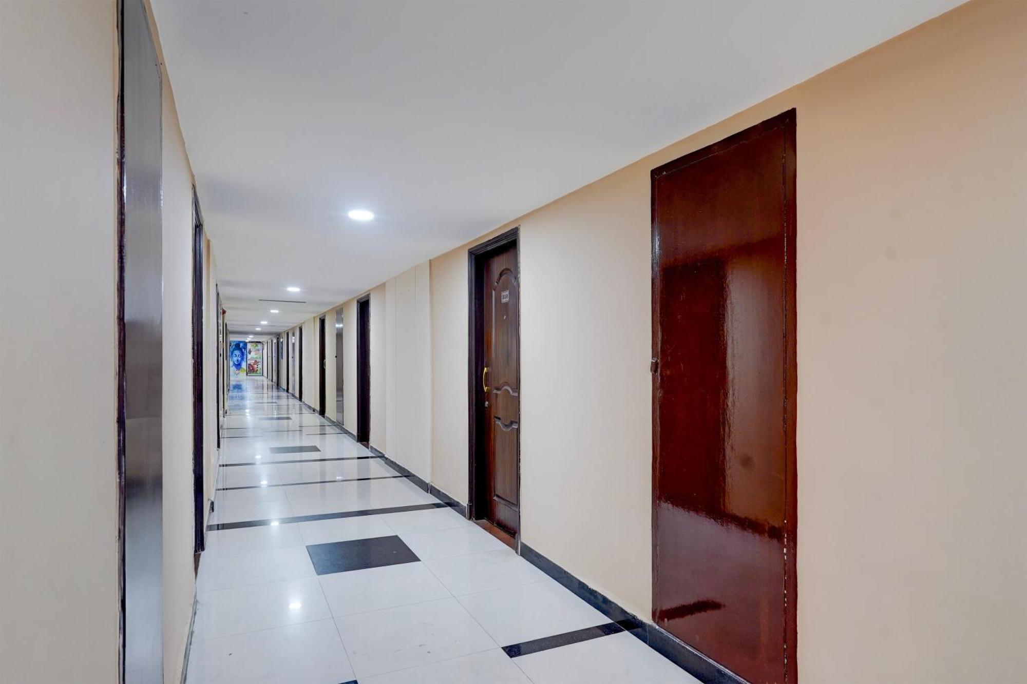 Hotel Super Townhouse Koyambedu Madrás Exterior foto