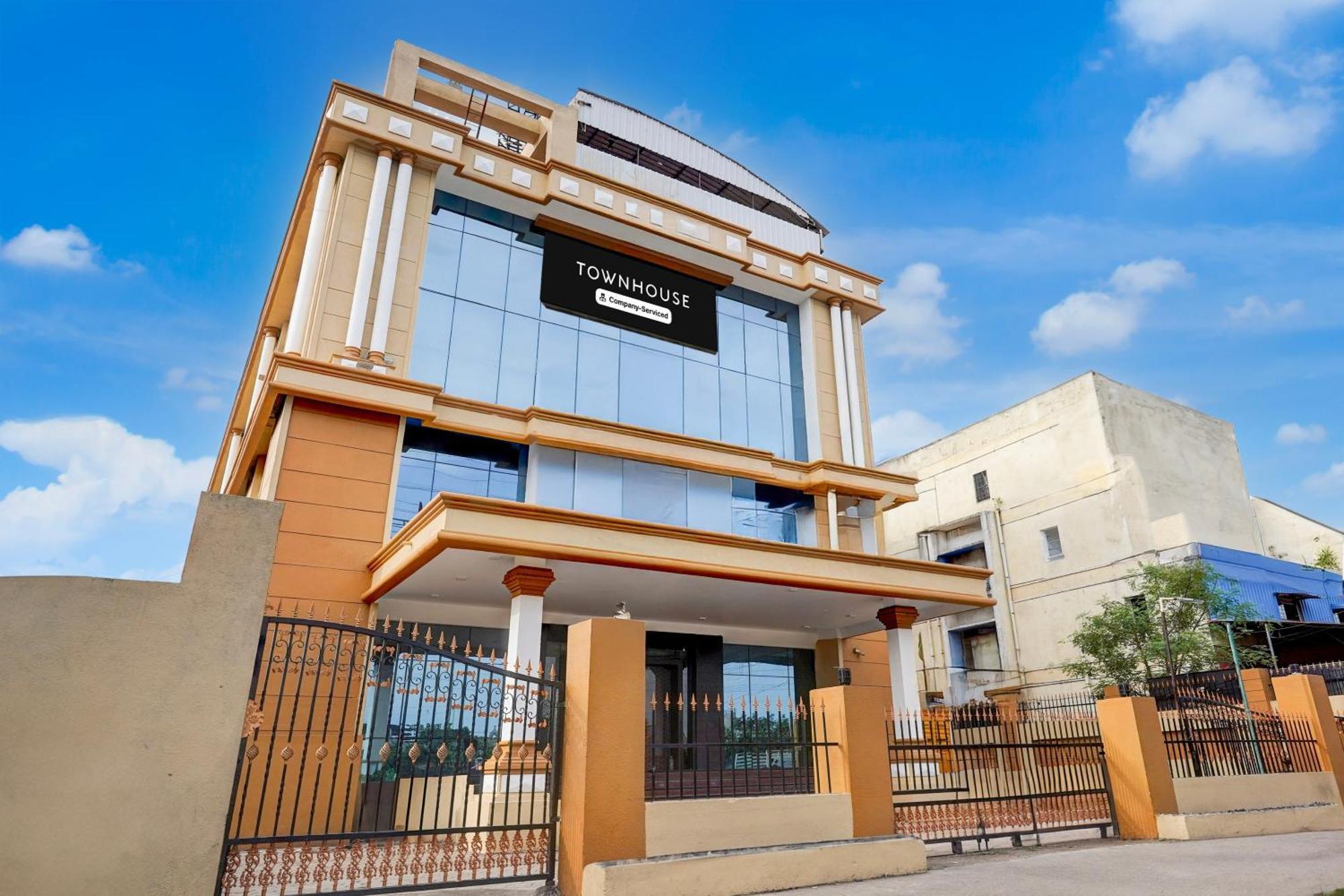 Hotel Super Townhouse Koyambedu Madrás Exterior foto