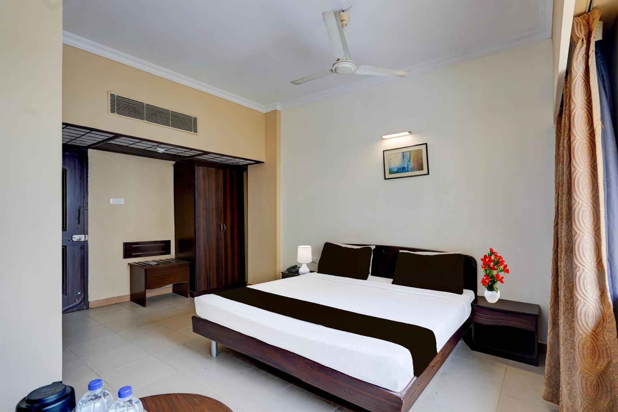 Hotel Super Townhouse Koyambedu Madrás Exterior foto