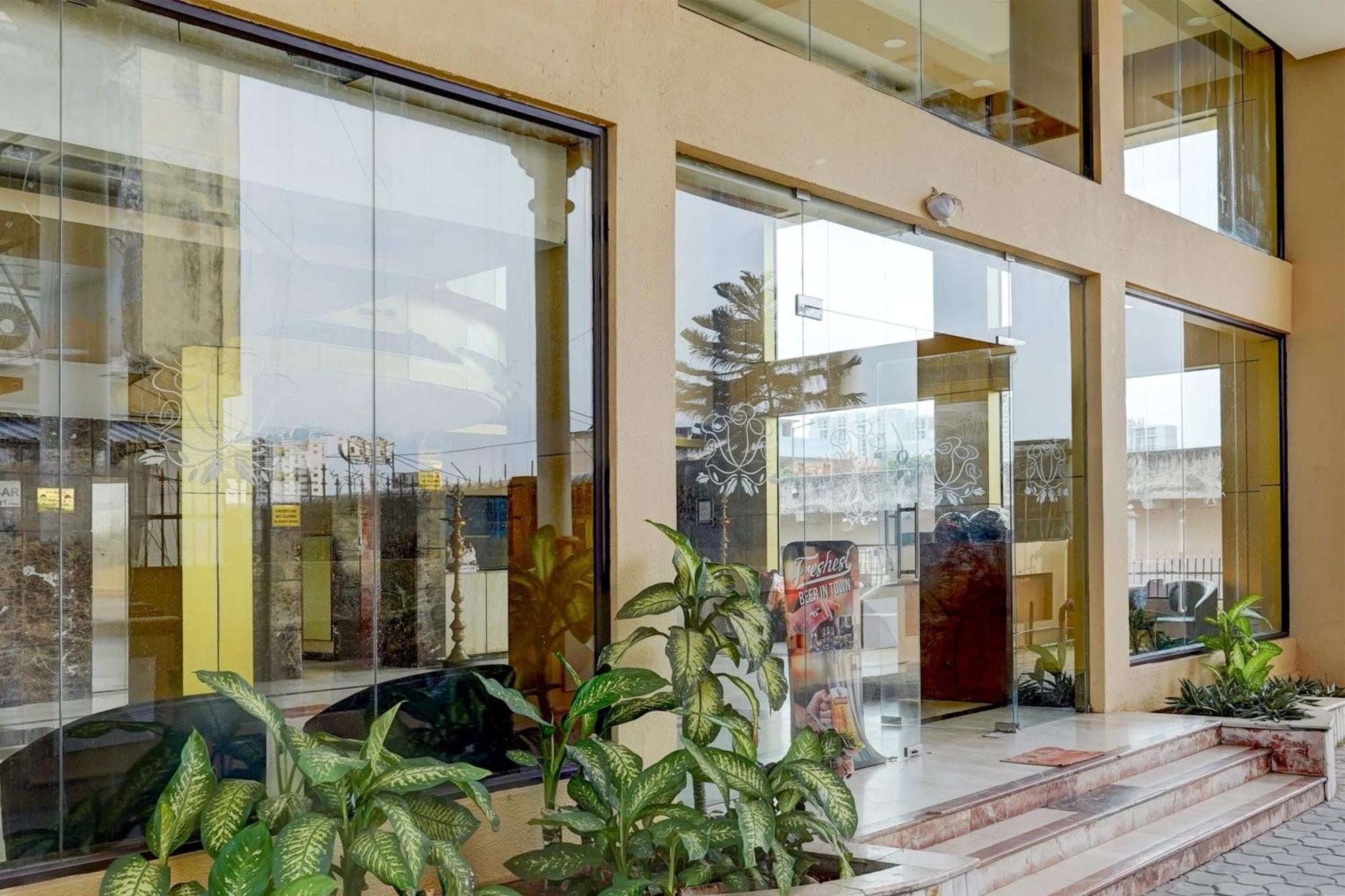 Hotel Super Townhouse Koyambedu Madrás Exterior foto