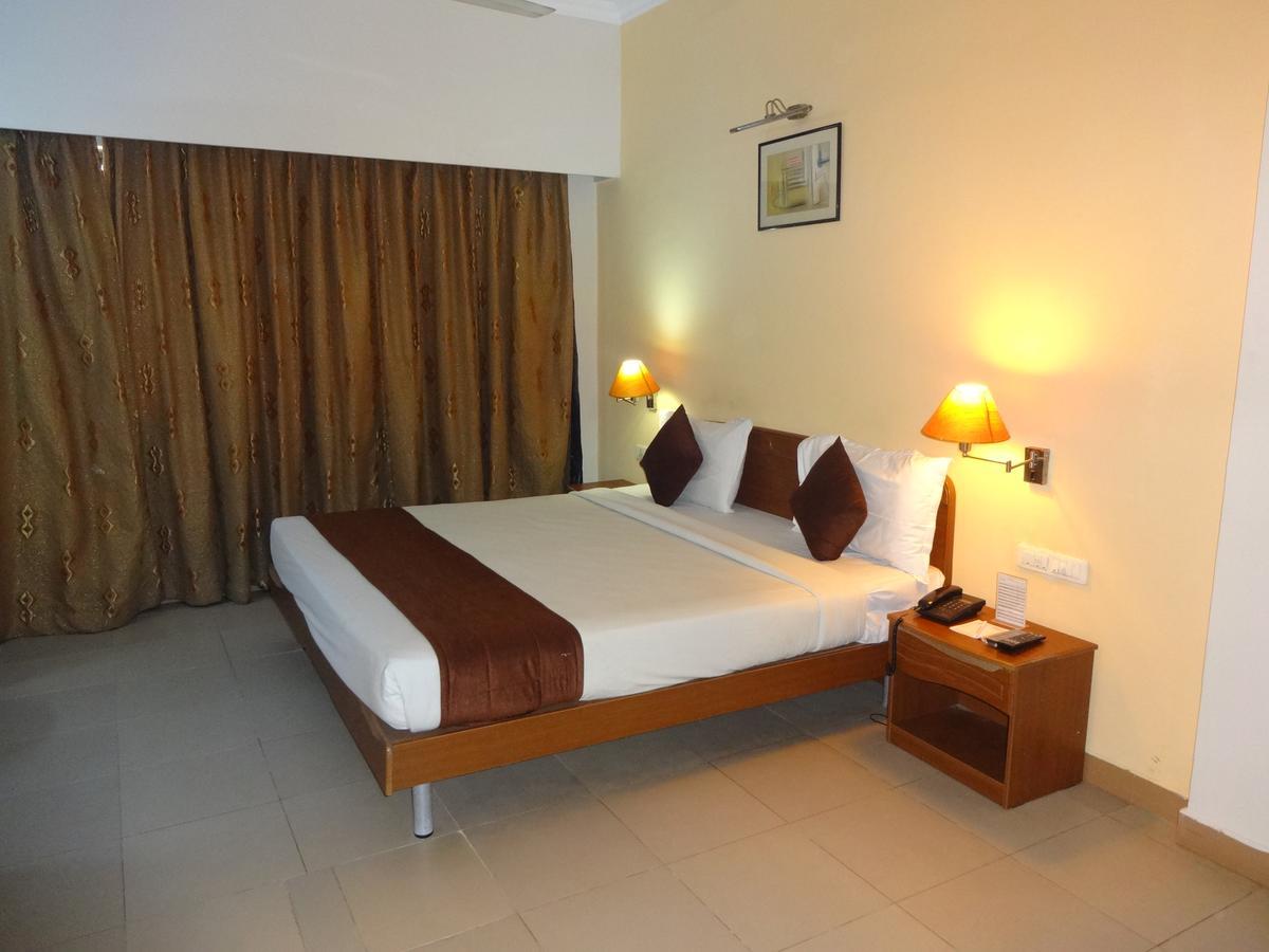 Hotel Super Townhouse Koyambedu Madrás Exterior foto